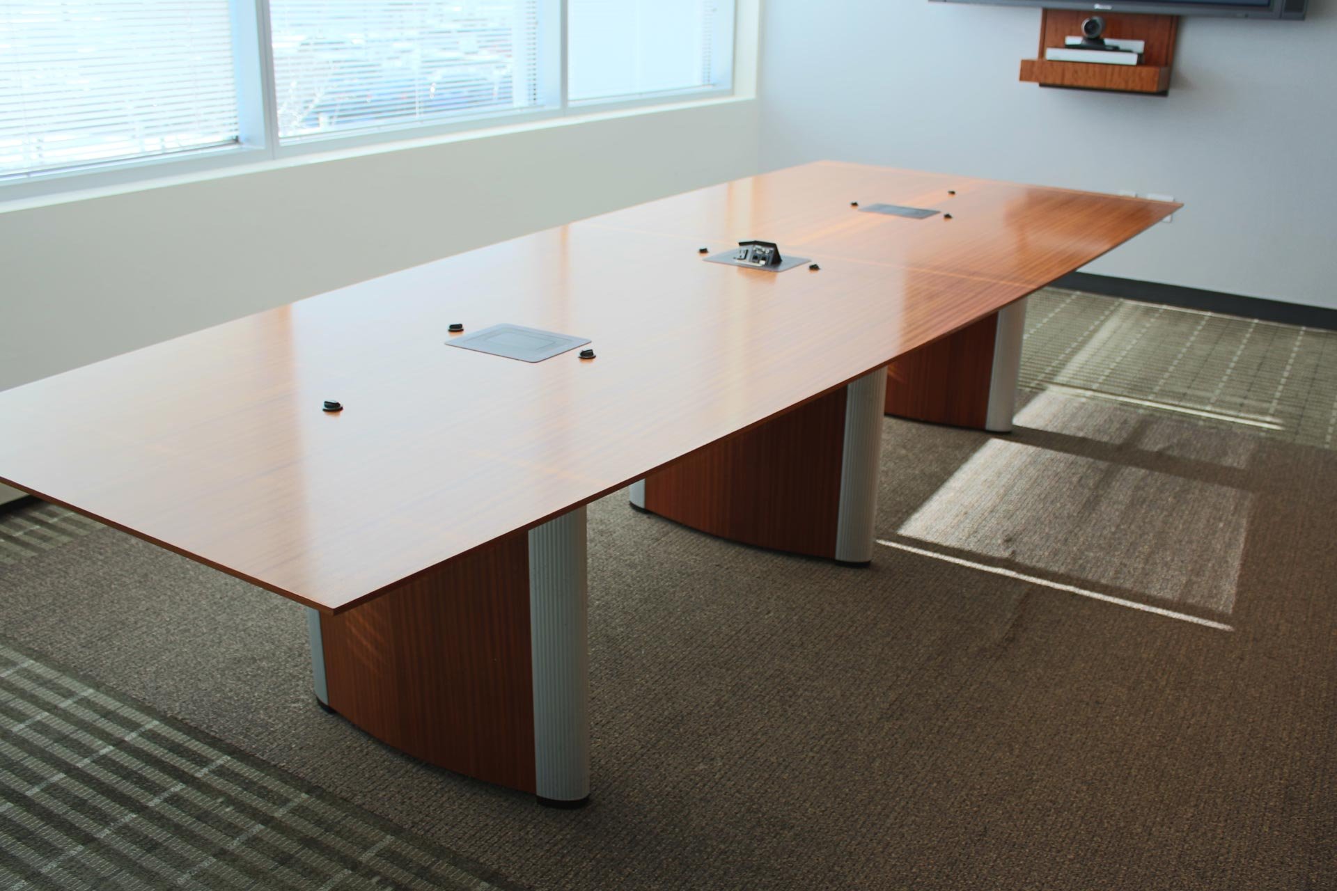 Used Nienkamper Vox Conference Tables with forums