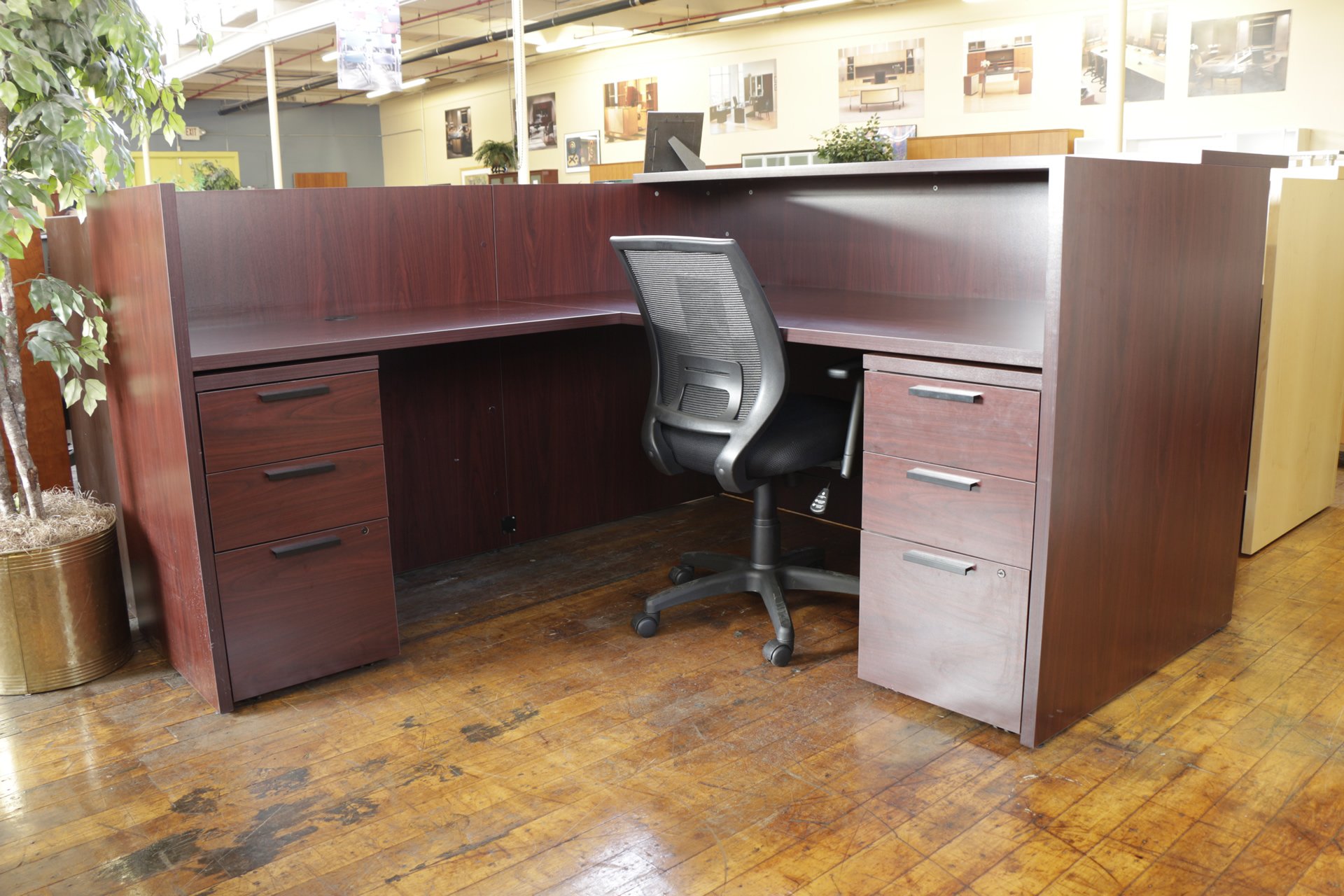 Hon Mahogany Laminate L-Shaped Reception Desk (Used)