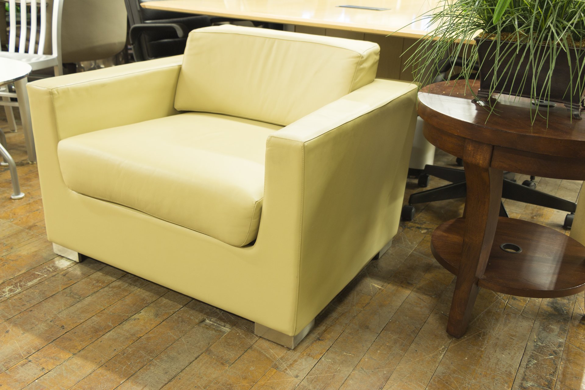Bernhardt Design Beige Leather & Chrome Club Chairs