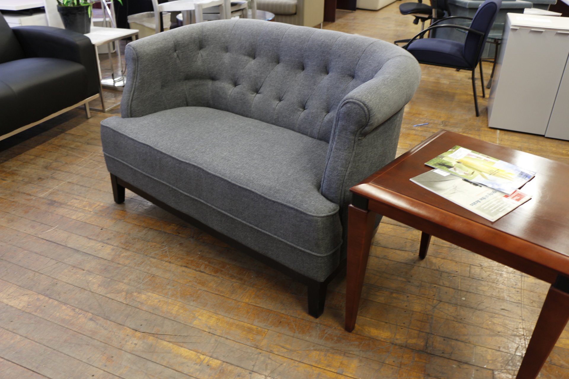 Meiyi Gray Tufted Fabric 2-Seat Sofa