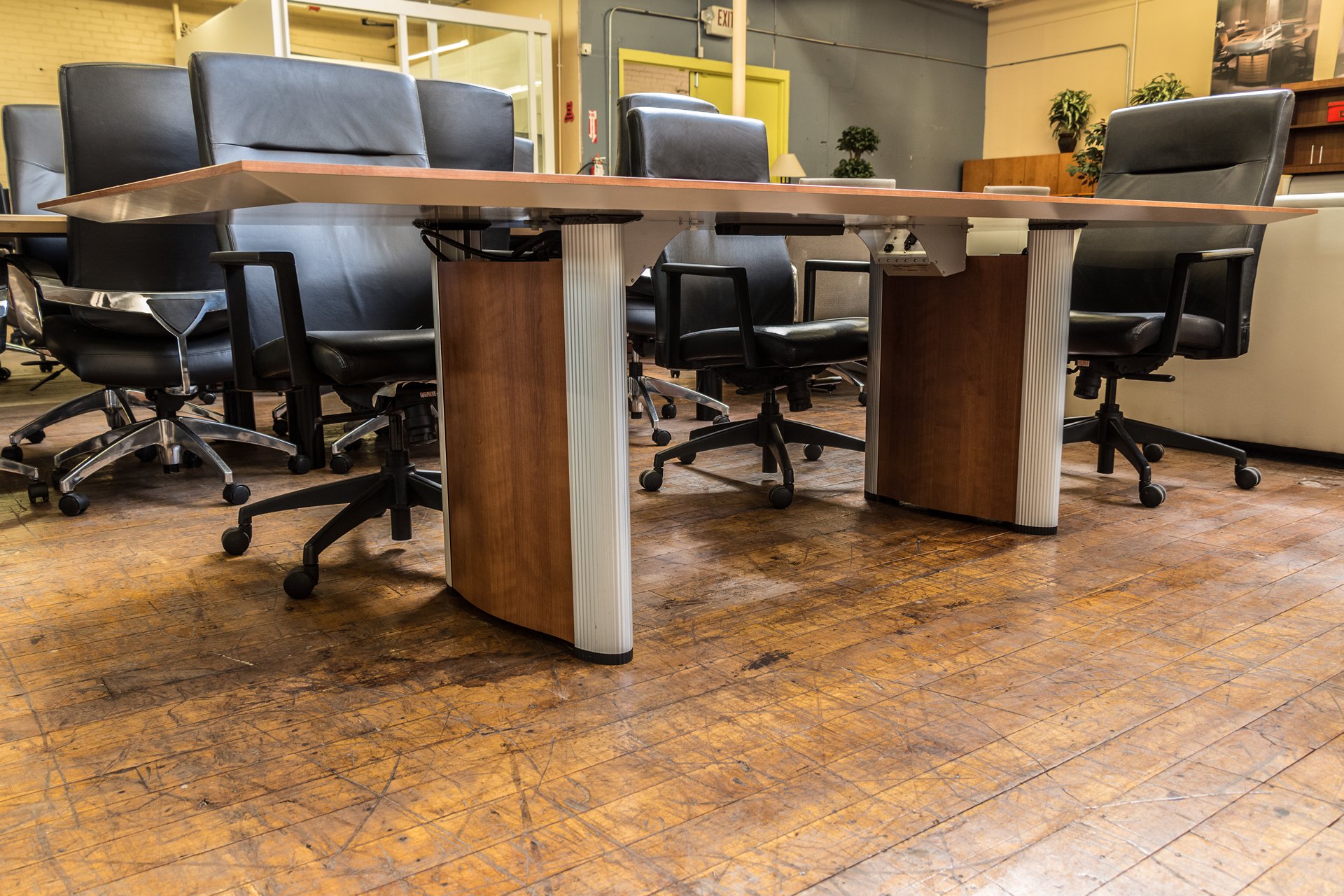 peartreeofficefurniture_peartreeofficefurniture_peartreeofficefurniture_nienkamper-vox-8-x-3-5-cherry-laminate-tapered-edge-conference-table-4.jpg