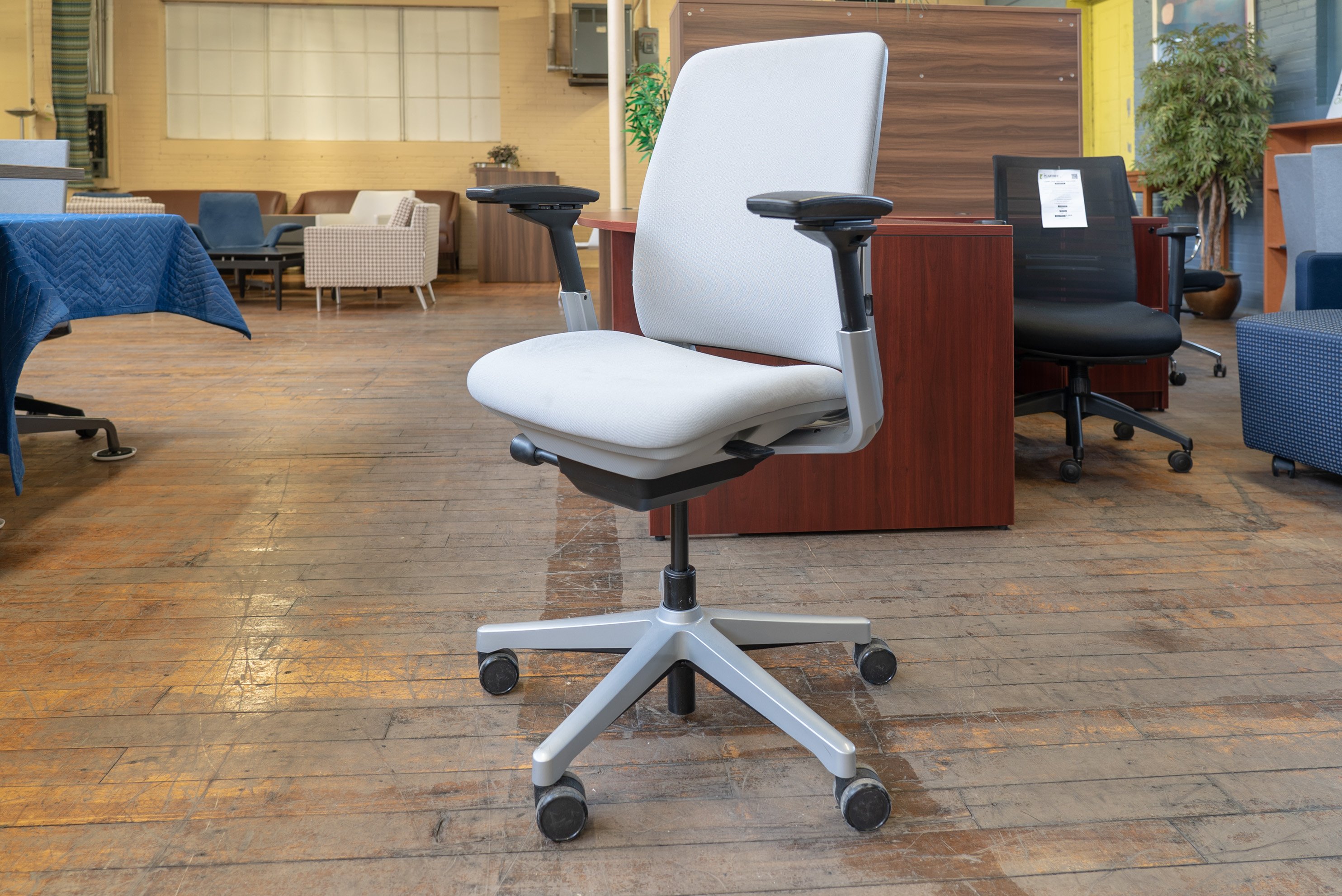 steelcase-amia-task-chairs