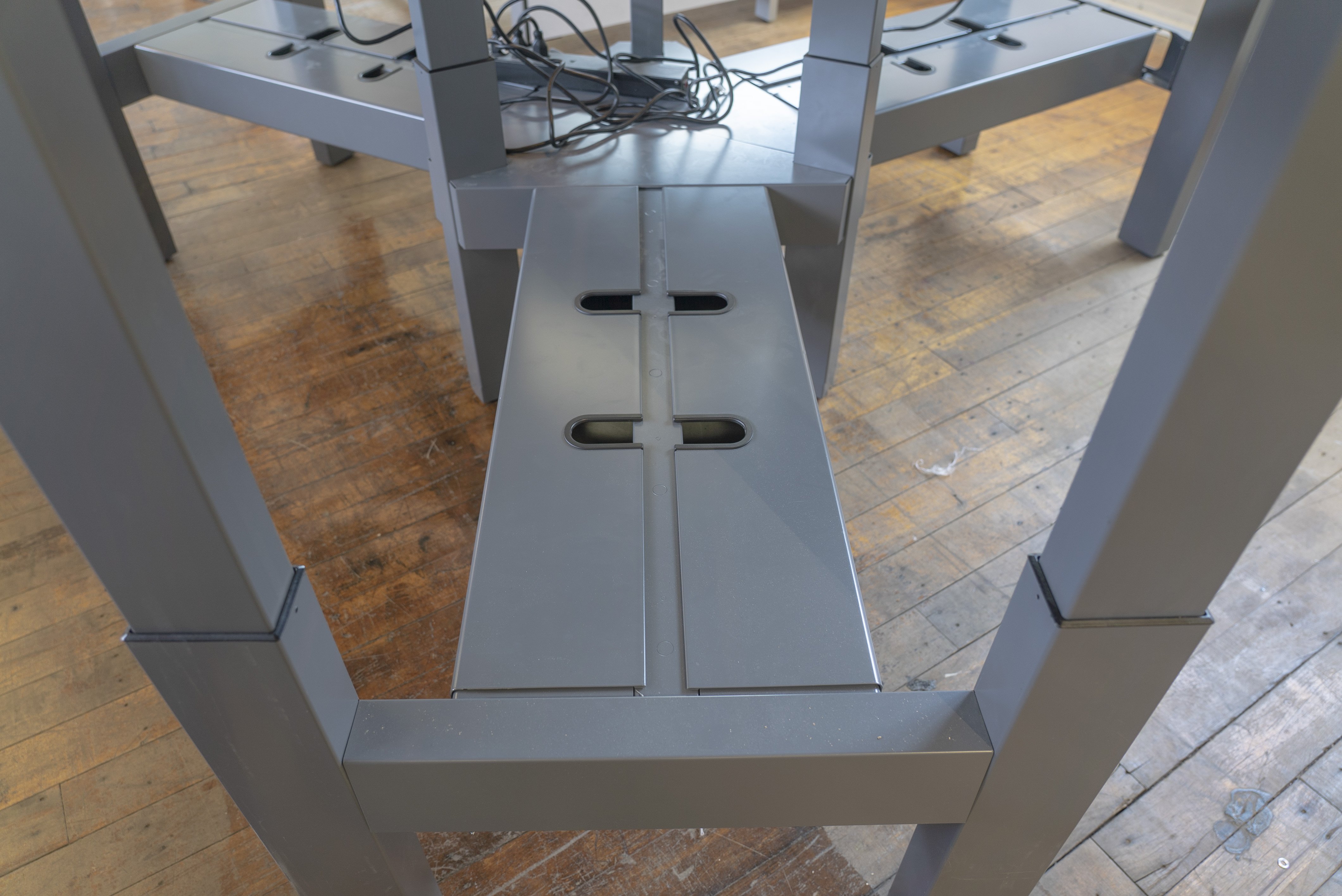 herman-miller-nevi-link-height-adjustable-3-pod-workstations