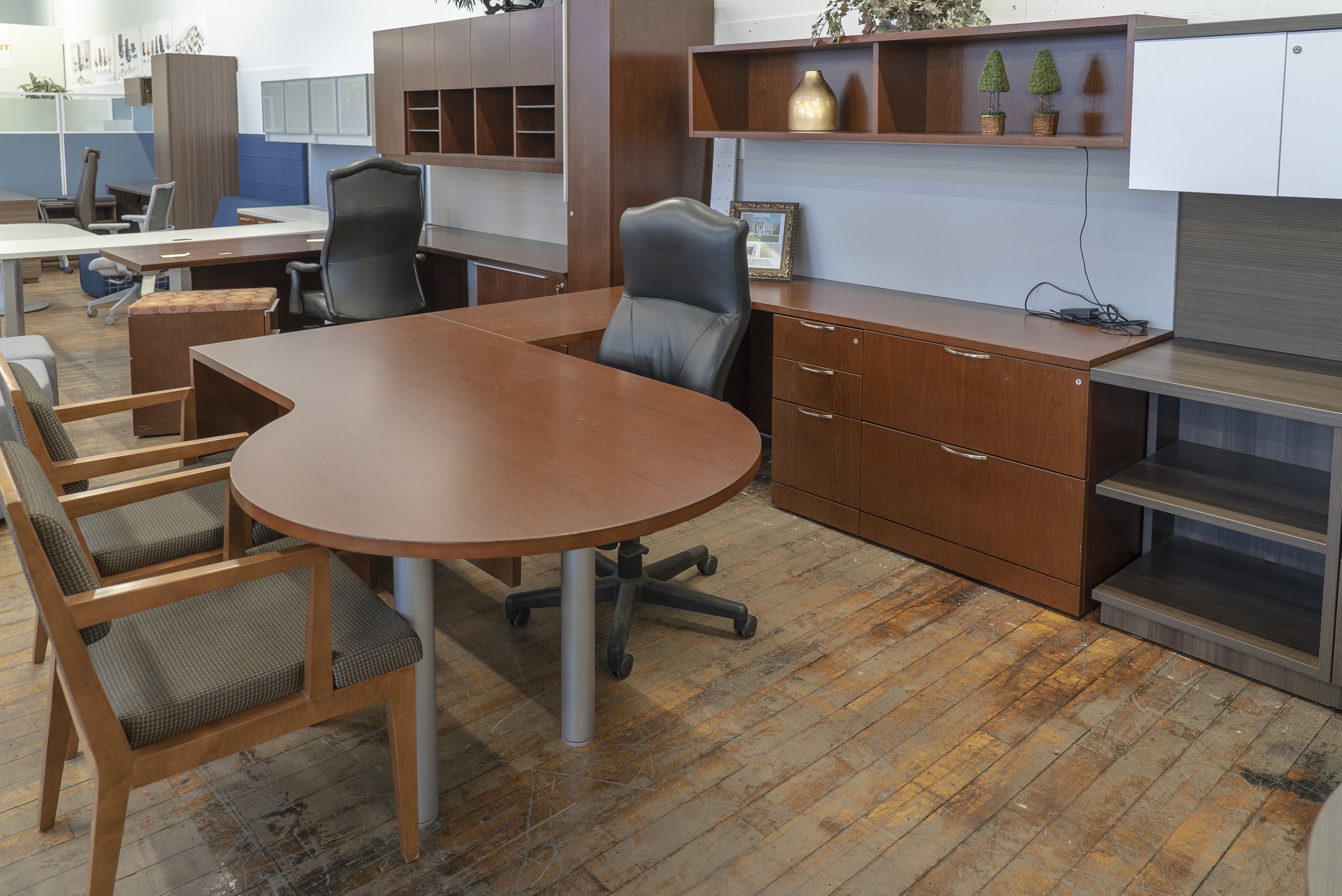 knoll-cherry-private-office-executive-desk