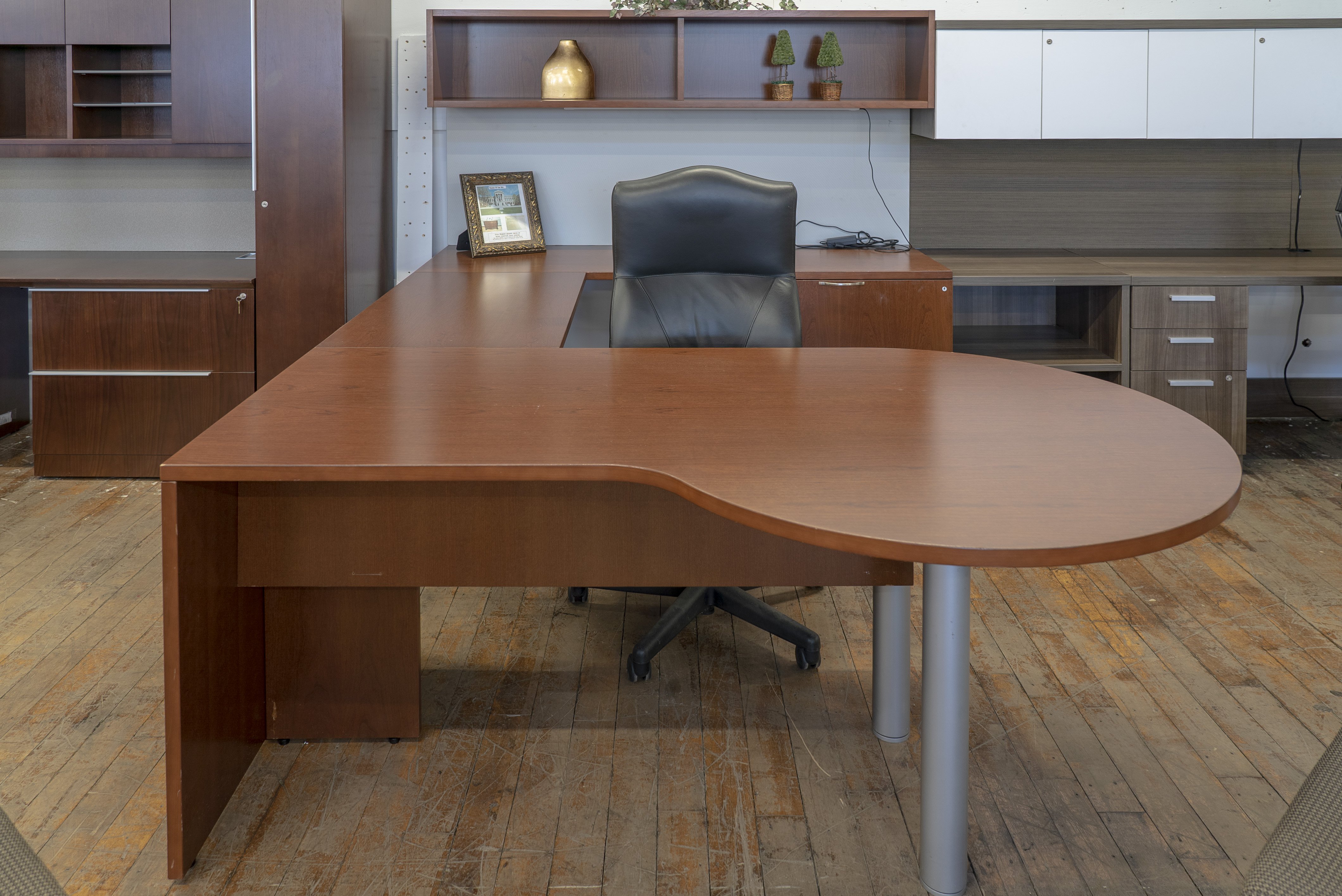 knoll-cherry-private-office-executive-desk